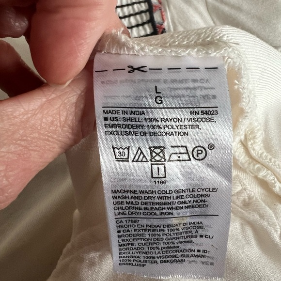 OLD NAVY - EMBROIDERED TOP -  SIZE L - Picture 6 of 6